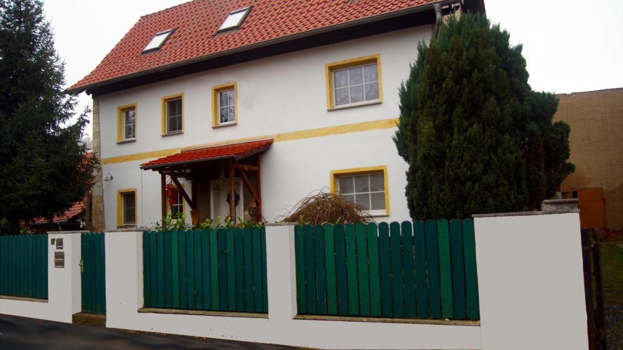 Gaestewohnung Am Thuemmlitzwald グリンマ エクステリア 写真